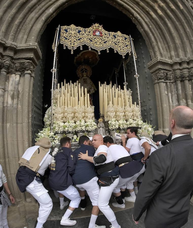 Salida de El Carmen Doloroso este Miércoles Santo, en imágenes