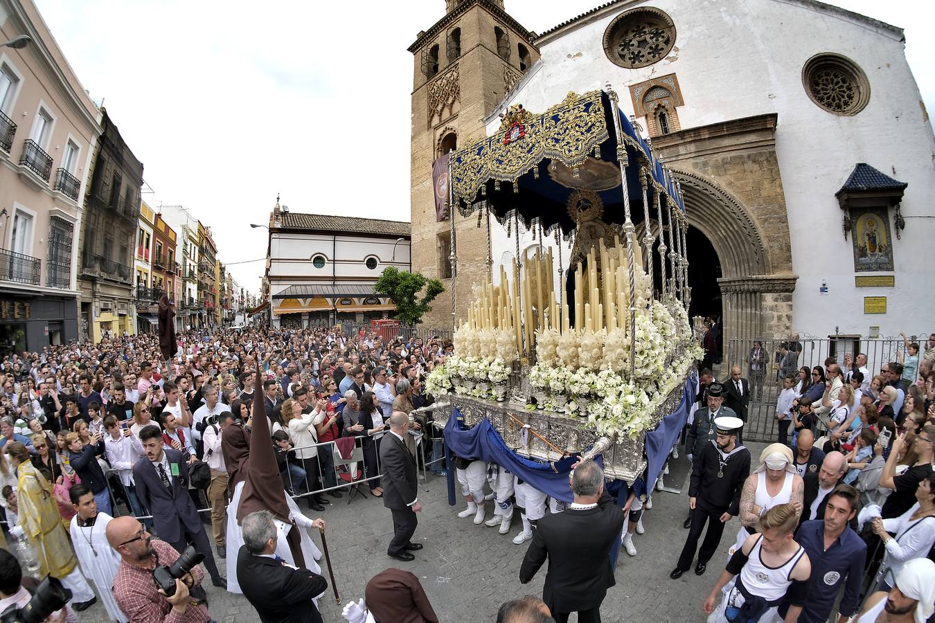 Salida de El Carmen Doloroso este Miércoles Santo, en imágenes