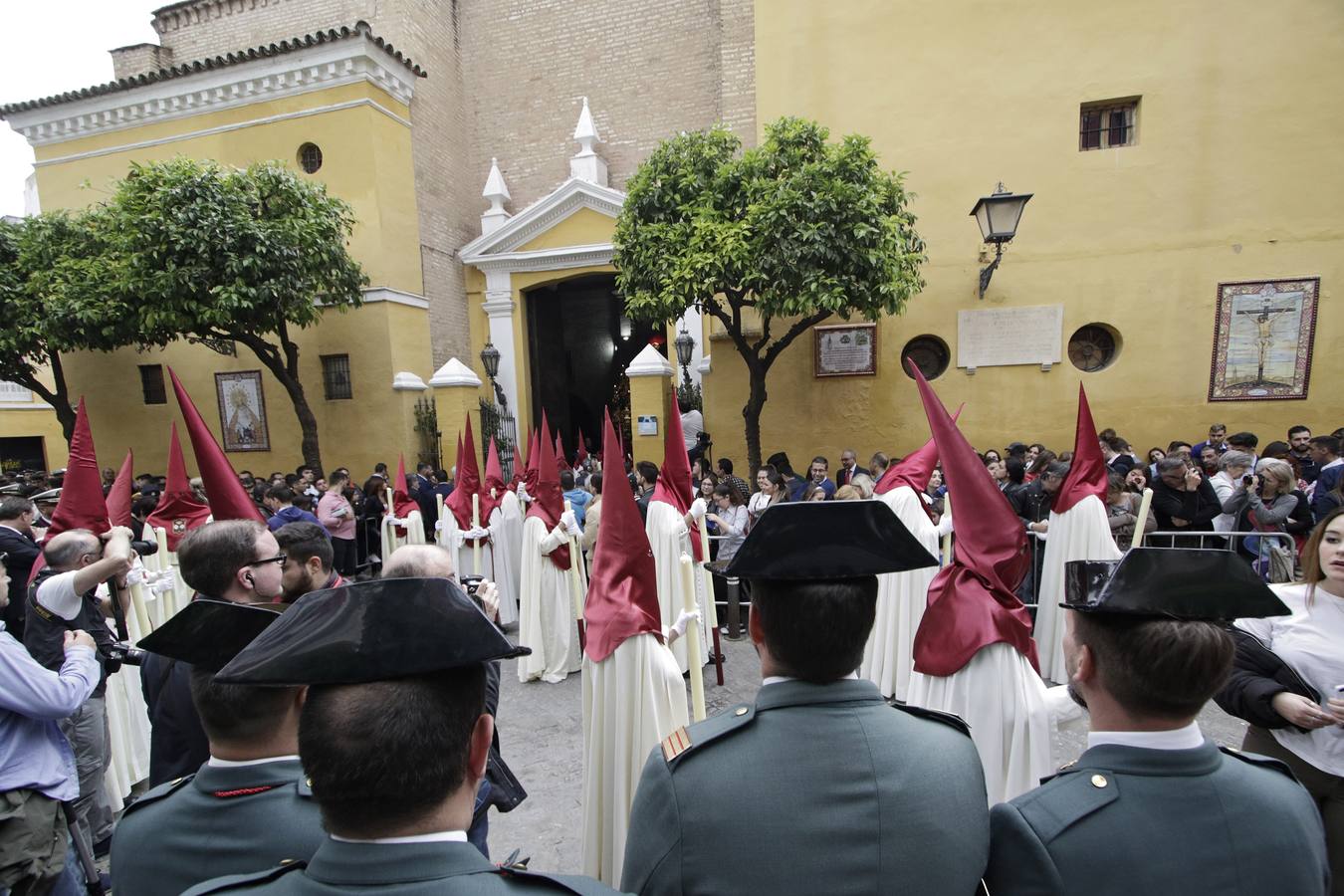 En imágenes, la estación de penitencia de La Lanzada