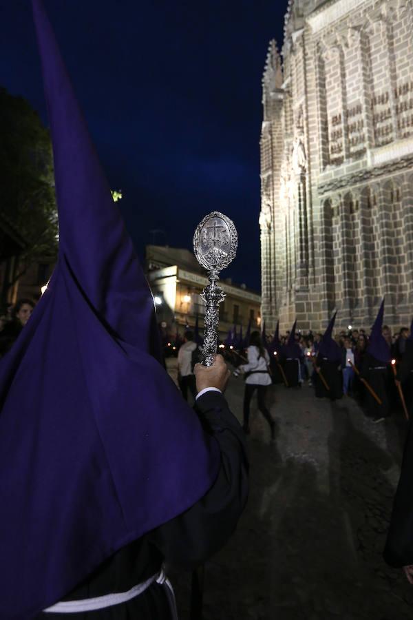 El Cristo Redentor y el de la Humildad procesionan en Toledo