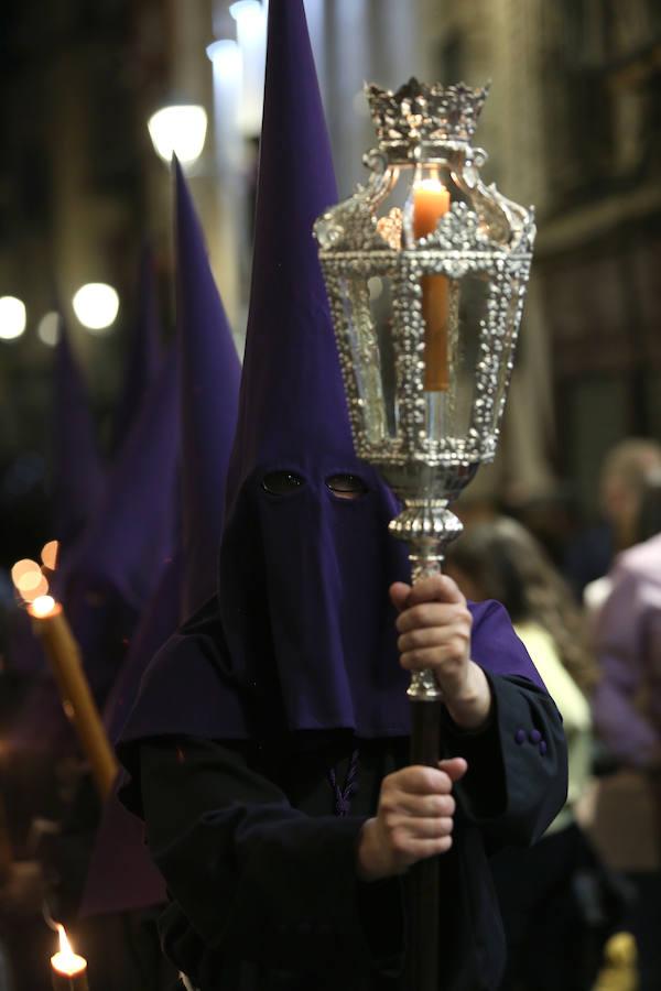 El Cristo Redentor y el de la Humildad procesionan en Toledo