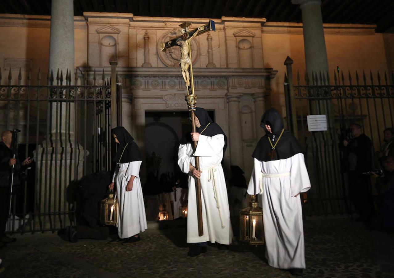 El Cristo Redentor y el de la Humildad procesionan en Toledo