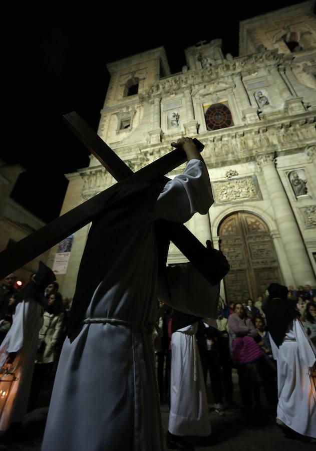 El Cristo Redentor y el de la Humildad procesionan en Toledo