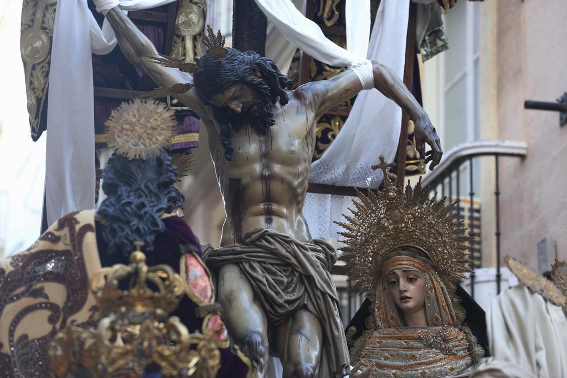 FOTOS: Descendimiento en la Semana Santa de Cádiz