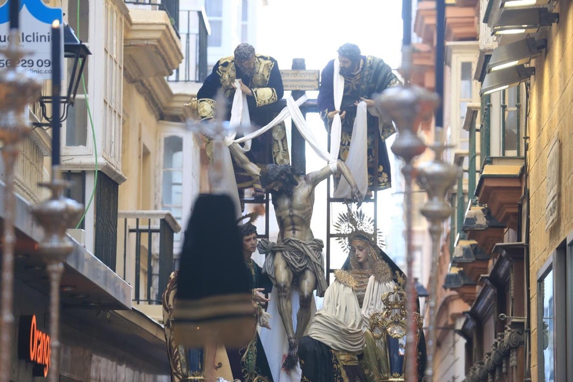 FOTOS: Descendimiento en la Semana Santa de Cádiz