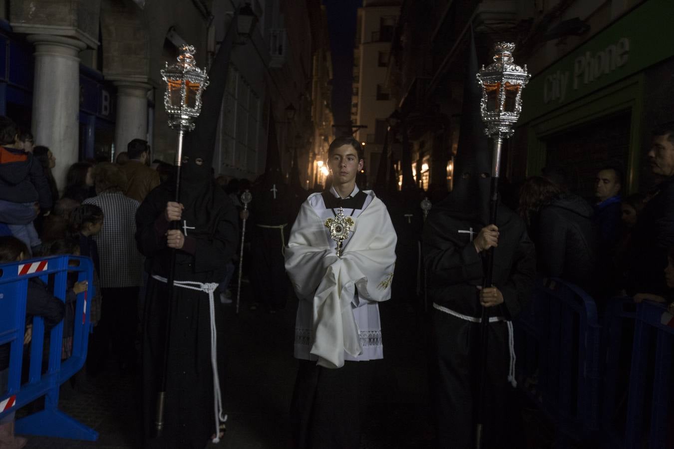 FOTOS: Buena Muerte en la Semana Santa de Cádiz 2019