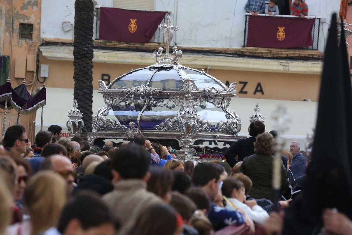 FOTOS: Santo Entierro en la Semana Santa de Cádiz 2019
