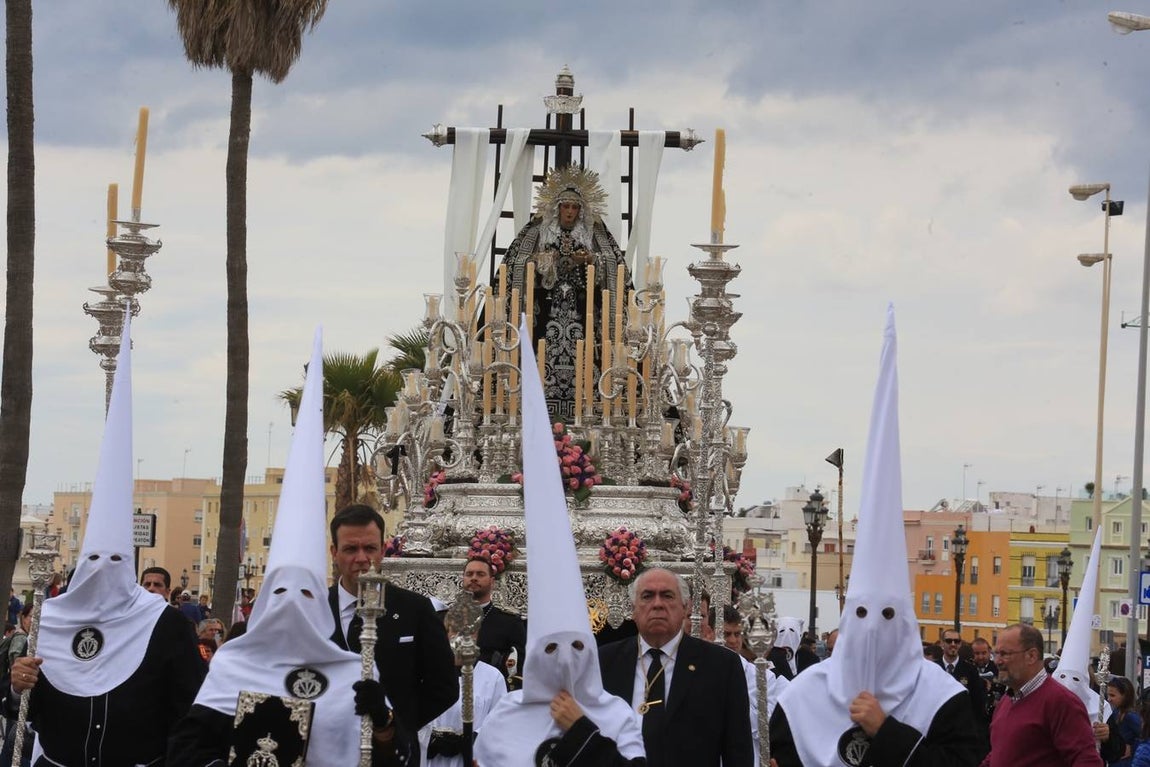 FOTOS: Santo Entierro en la Semana Santa de Cádiz 2019
