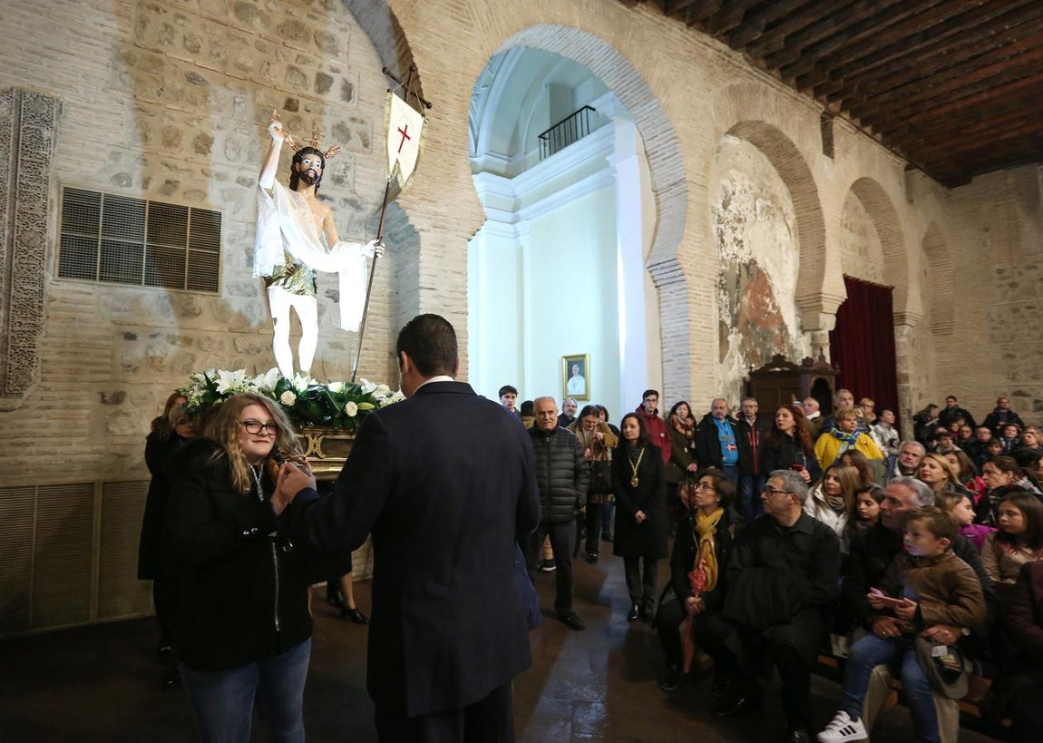 Encuentro entre la Virgen de la Alegría y el Cristo Resucitado en Toledo, en imágenes