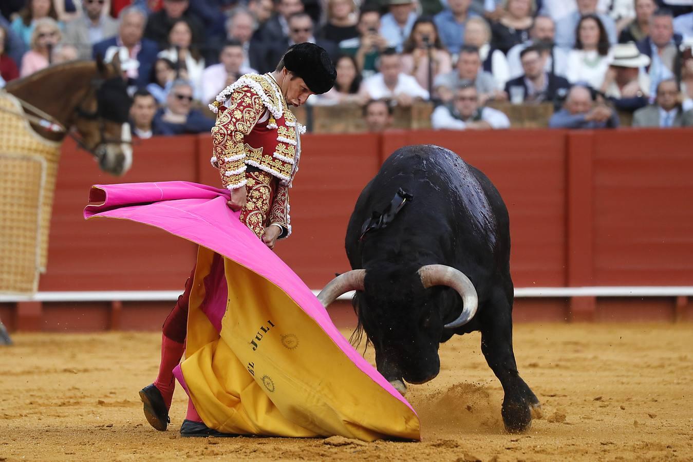 José María Manzanares corta una oreja en la Corrida de Resurrección