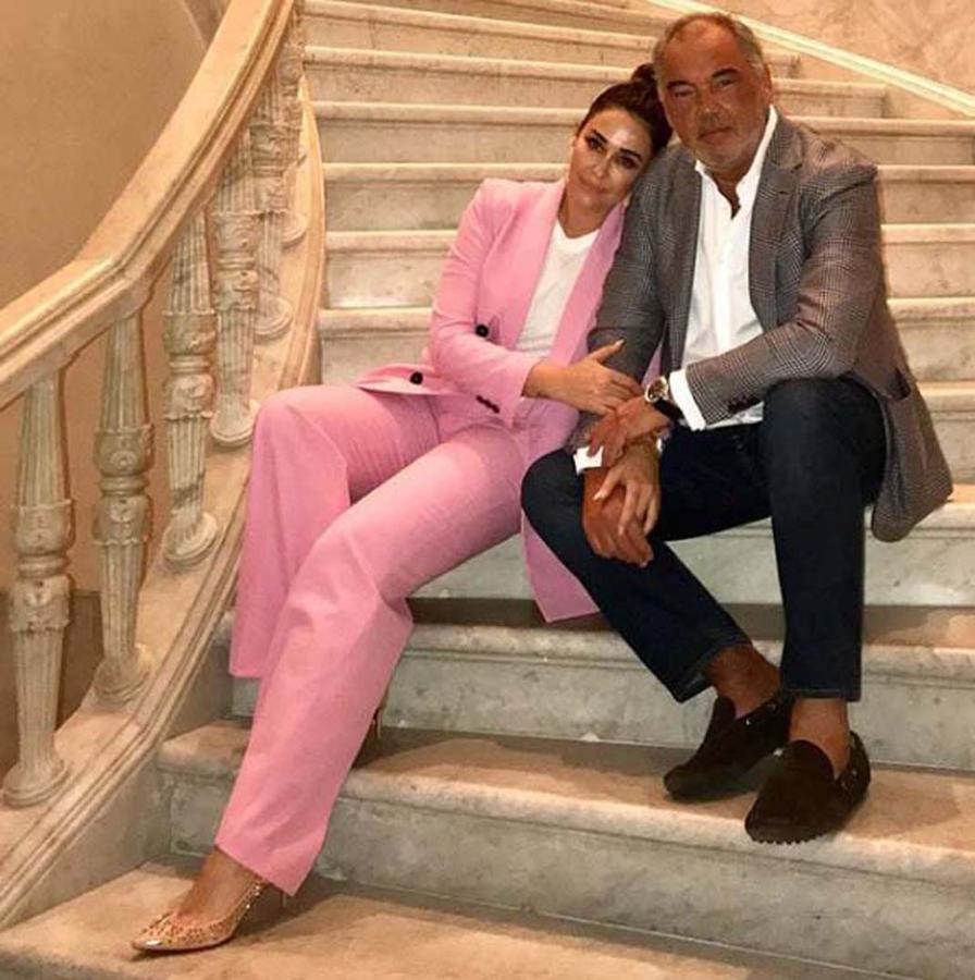 Vacaciones en pareja. Vicky Martín Berrocal está enamorada del portugués Joao Viegas y ha decidido interrumpir su absorbente proyecto sevillano para viajar con su pareja a uno de los hoteles más lujosos del mundo