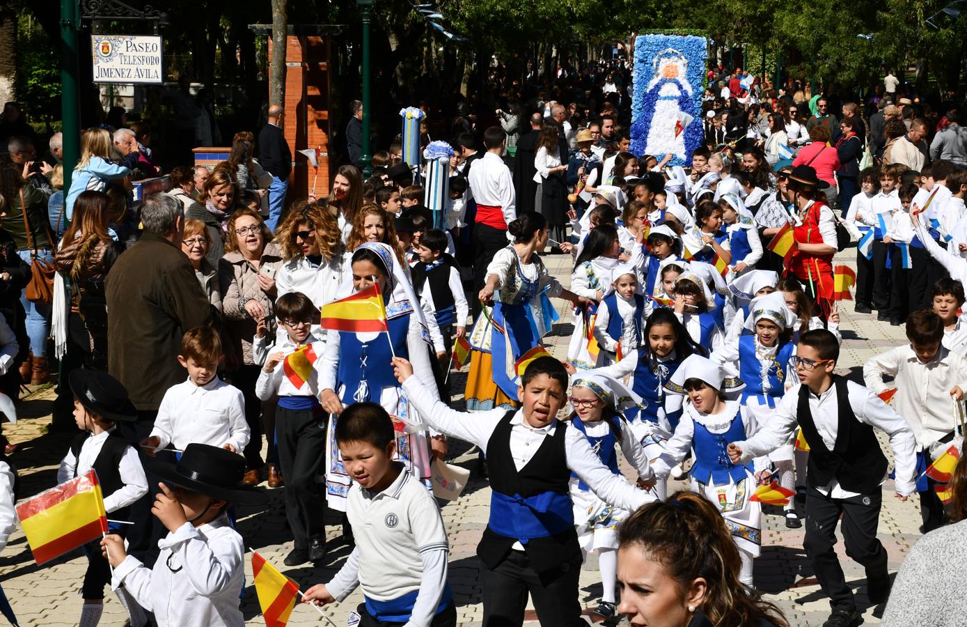 Los niños toman las riendas de las Mondas