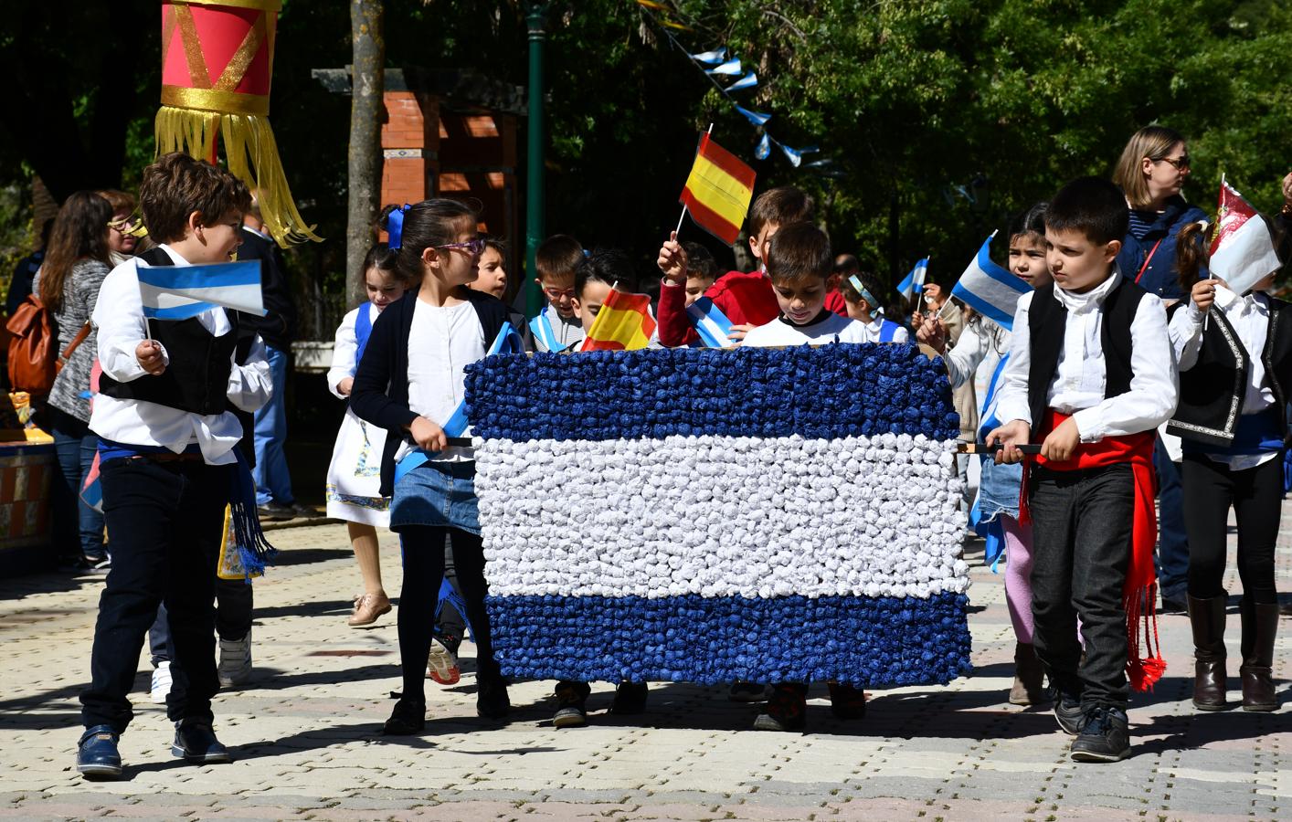 Los niños toman las riendas de las Mondas