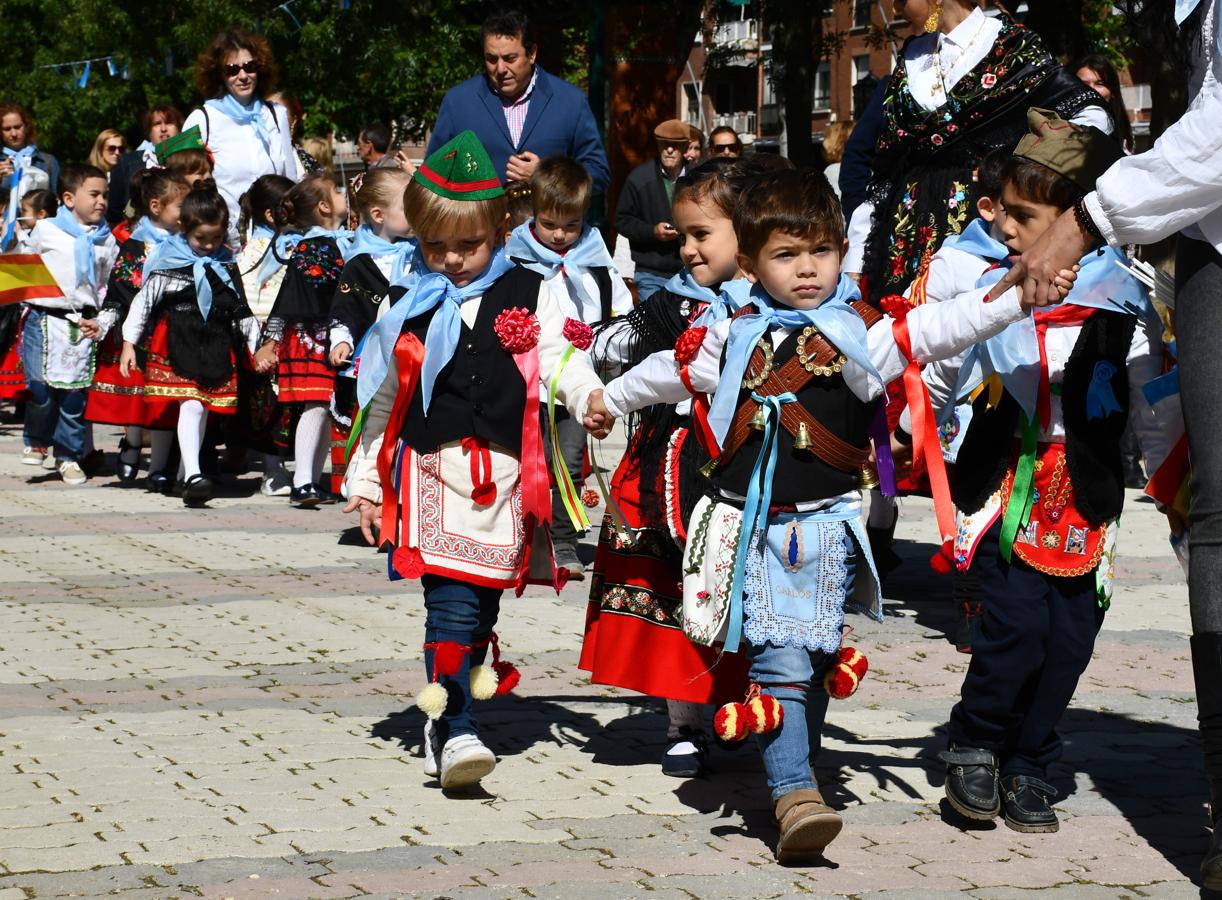 Los niños toman las riendas de las Mondas