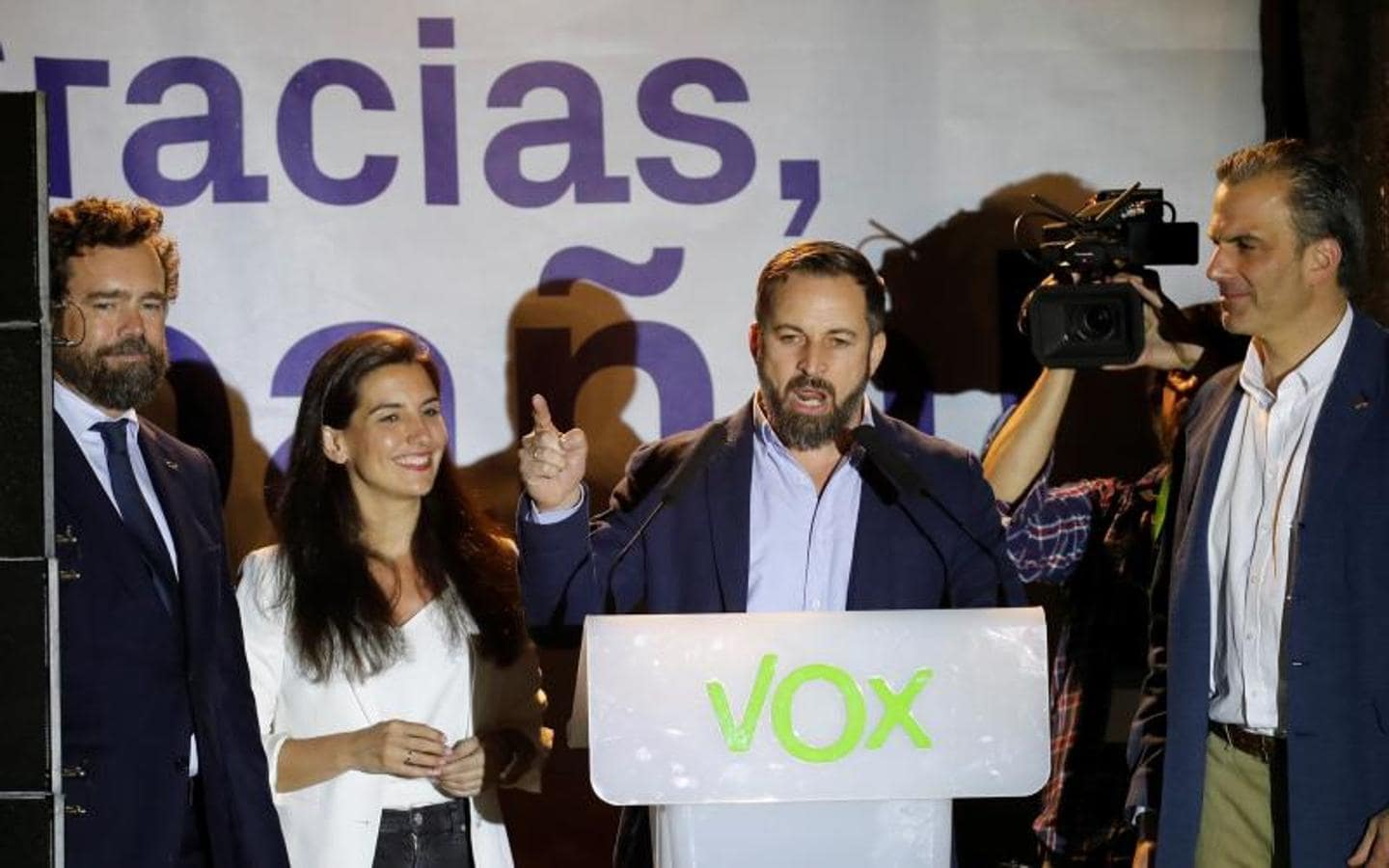 El candidato a la presidencia por VOX, Santiago Abascal, valora los resultados. 
