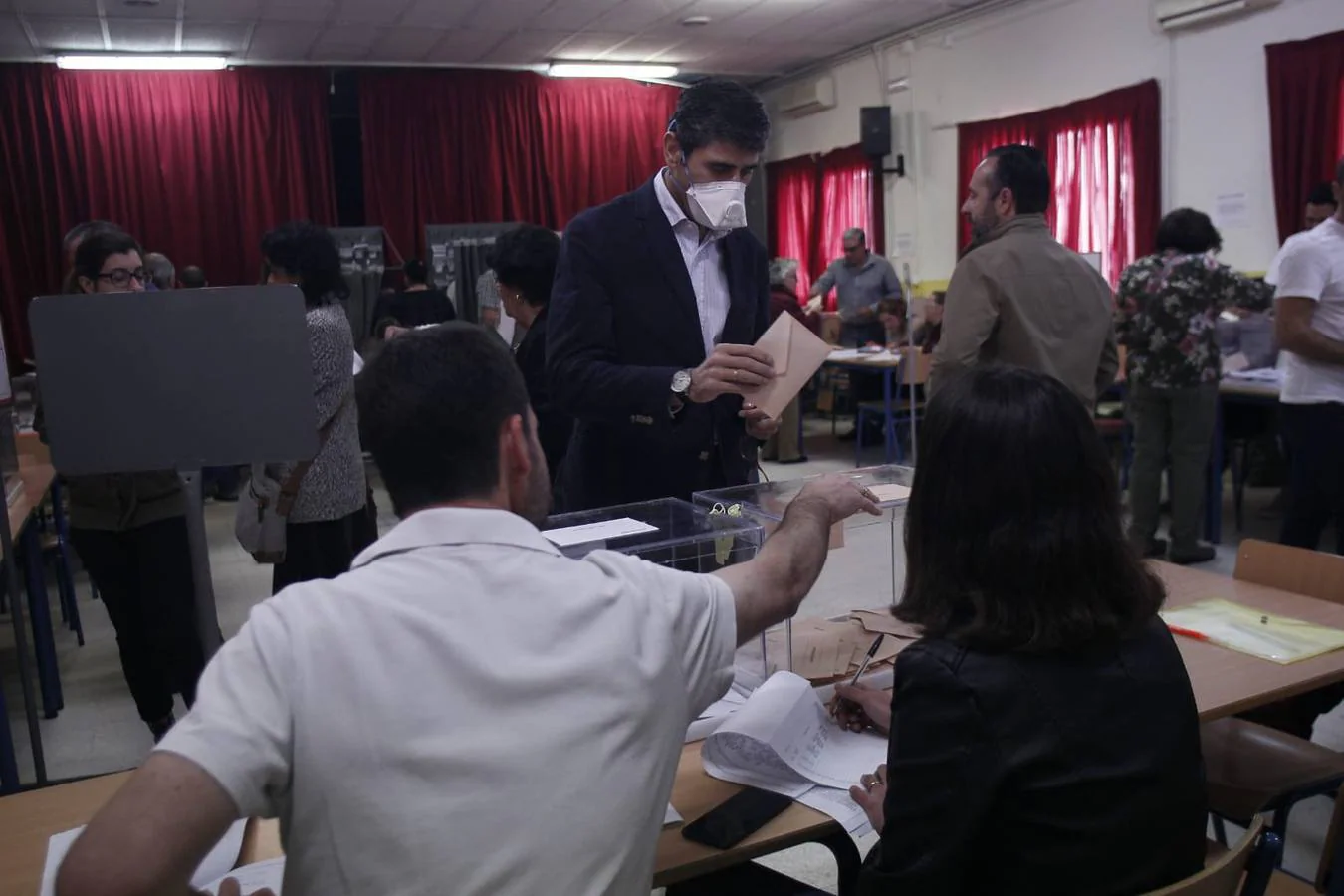El ambiente en los colegios electorales de Sevilla en las elecciones generales de 2019