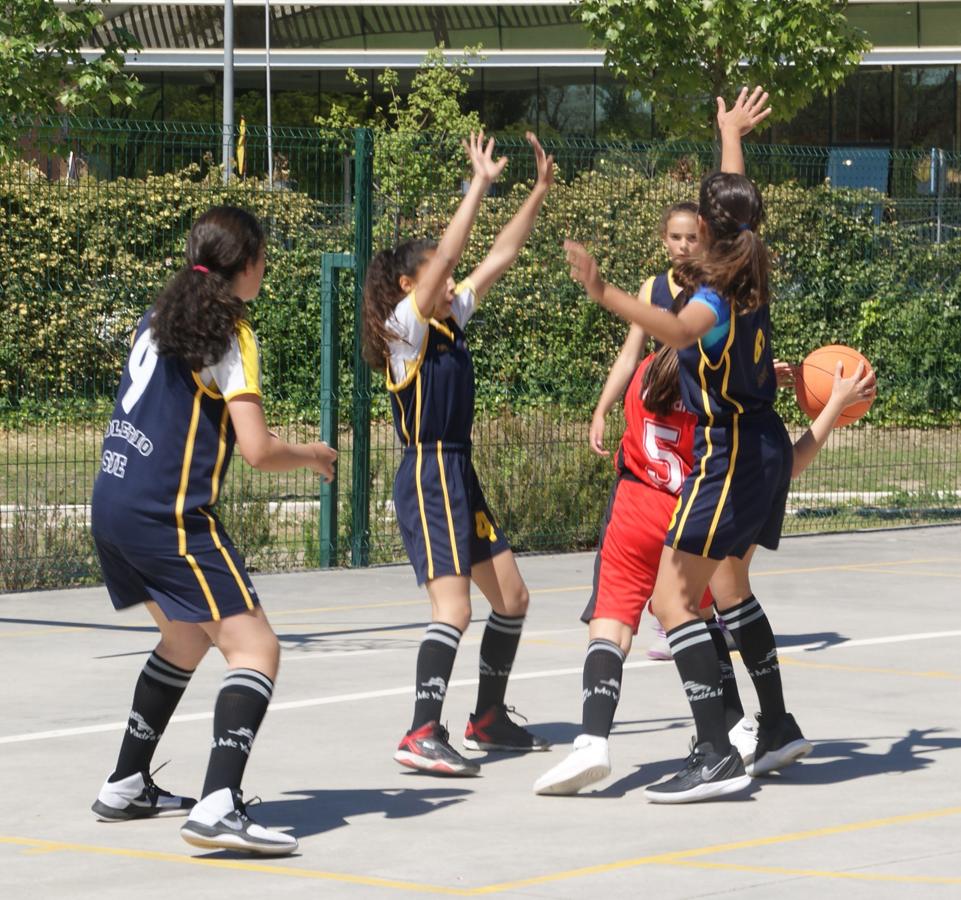 Las mejores imágenes del encuentro entre el San Juan Evangelista y el Jesús Gutenberg