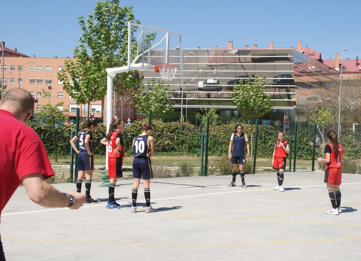 Las mejores imágenes del encuentro entre el San Juan Evangelista y el Jesús Gutenberg