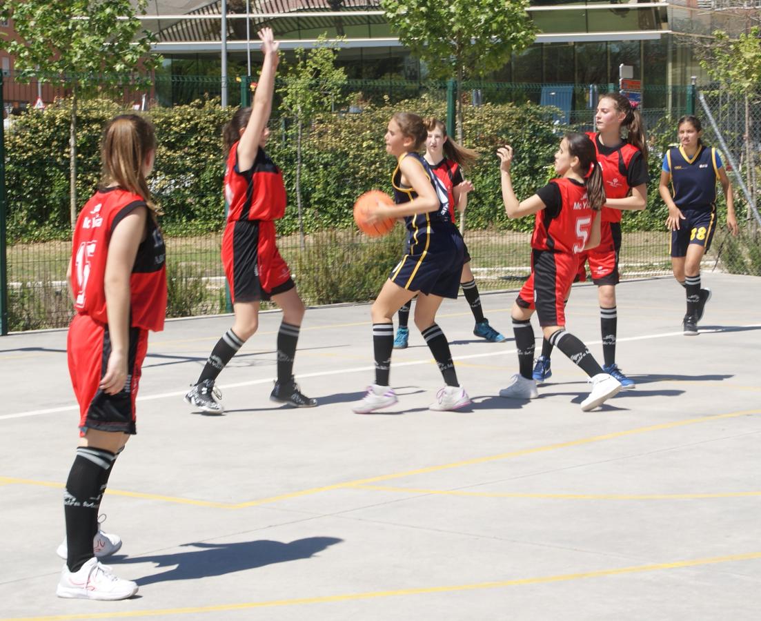 Las mejores imágenes del encuentro entre el San Juan Evangelista y el Jesús Gutenberg