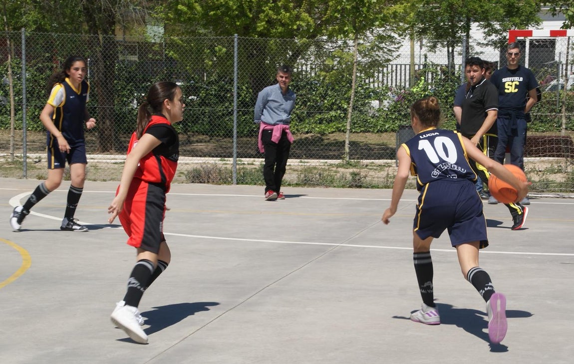 Las mejores imágenes del encuentro entre el San Juan Evangelista y el Jesús Gutenberg