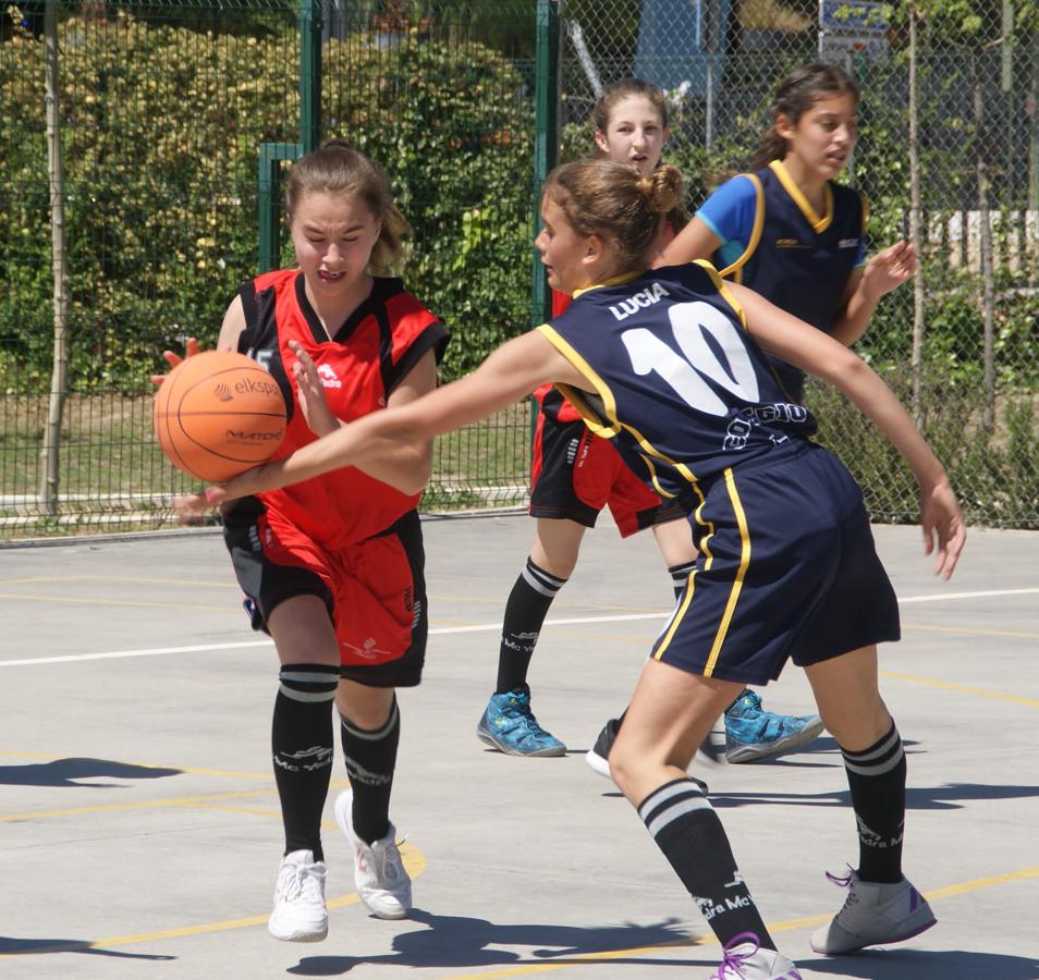 Las mejores imágenes del encuentro entre el San Juan Evangelista y el Jesús Gutenberg