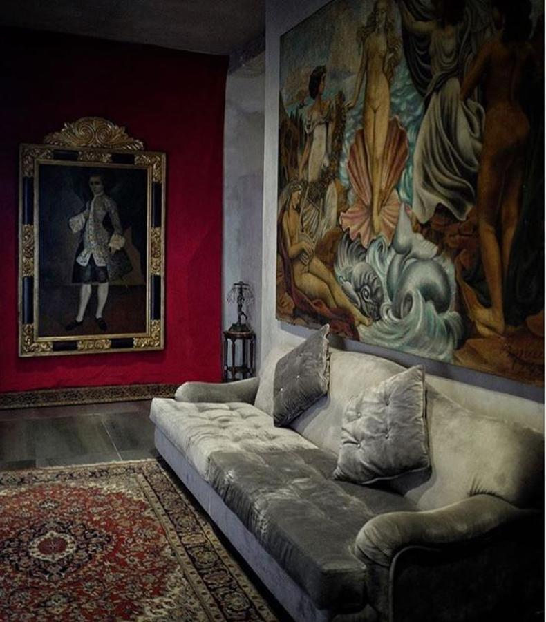 Réplicas. También se comercia con réplicas de conocidas obras, como la Venus de Boticcelli que se aprecia en la imagen. El cliente negociará el precio de la pieza con el responsable del hotel