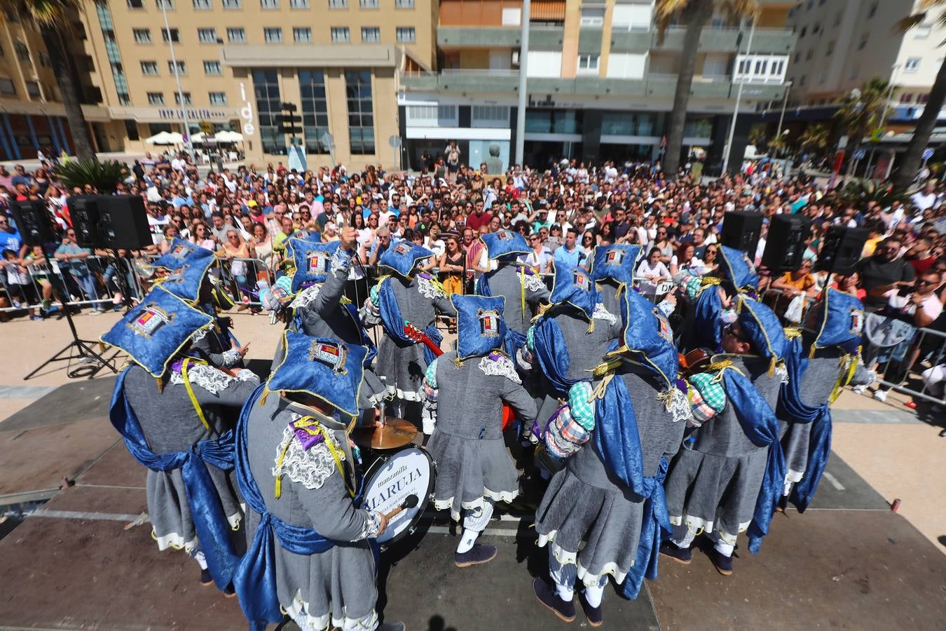 Batalla de coplas o carnaval en bañador