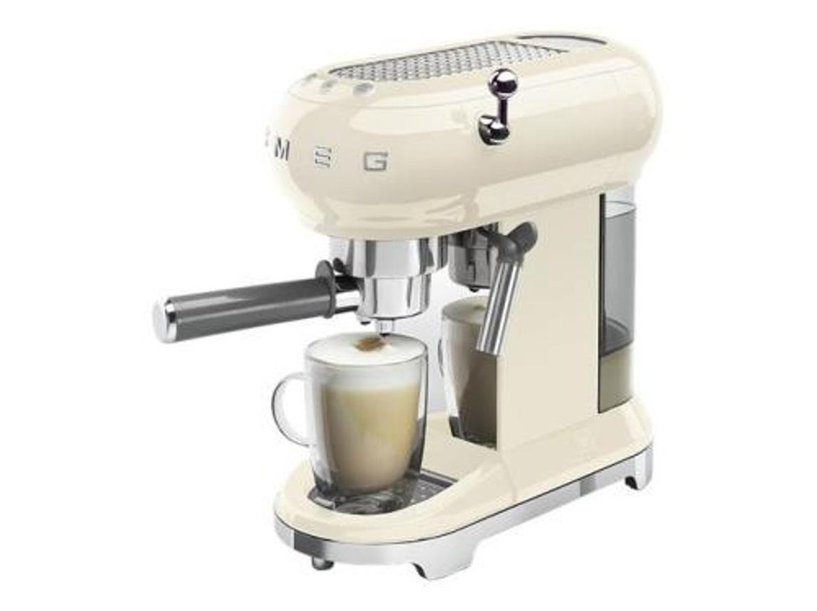 Cafetera SMEG. El lugar perfecto para hacer el café más sabroso. Se trata de la cafetera expreso SMEG que está a la venta por 349 euros porque tiene una potencia de 1350 W y un sistema cappuccino regulable: Regulación temperatura entre otras funciones. Tiene la capacidad para hacer dos tazas de café al mismo tiempo.