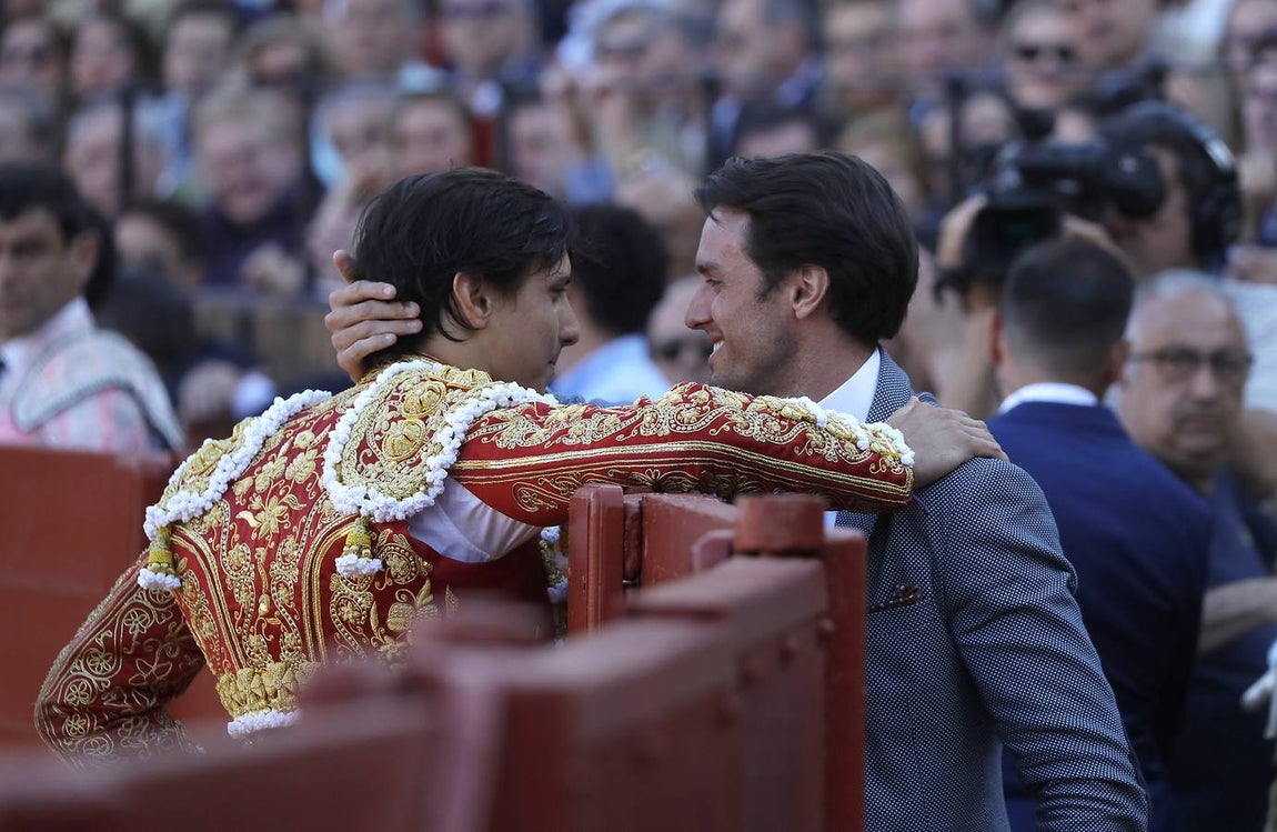 Roca Rey brindó su primer toro a su hermano
