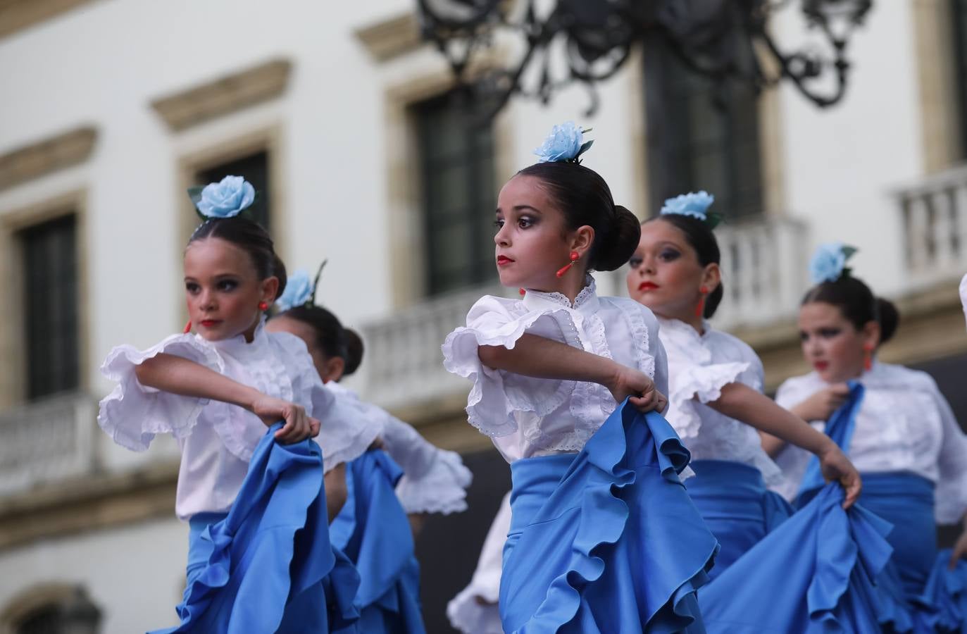 La actuación de las academias de baile de Córdoba en las Tendillas, en imágenes