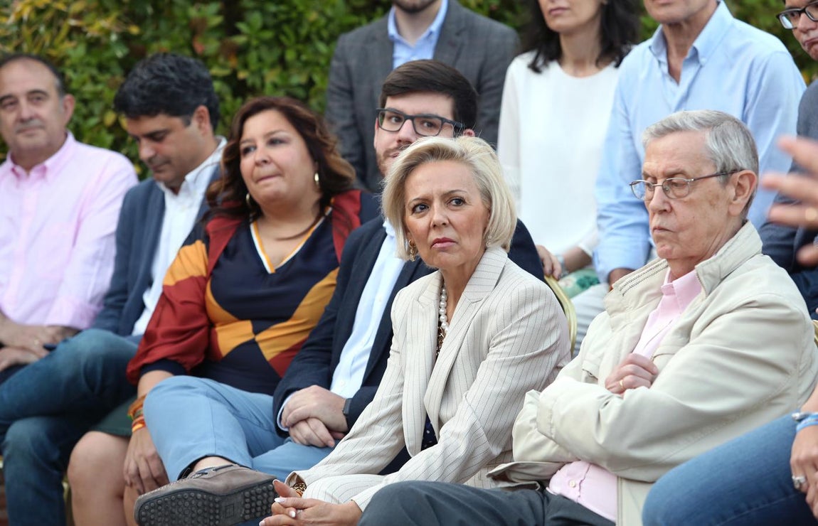 Claudia Alonso presenta a su equipo para ganar en Toledo