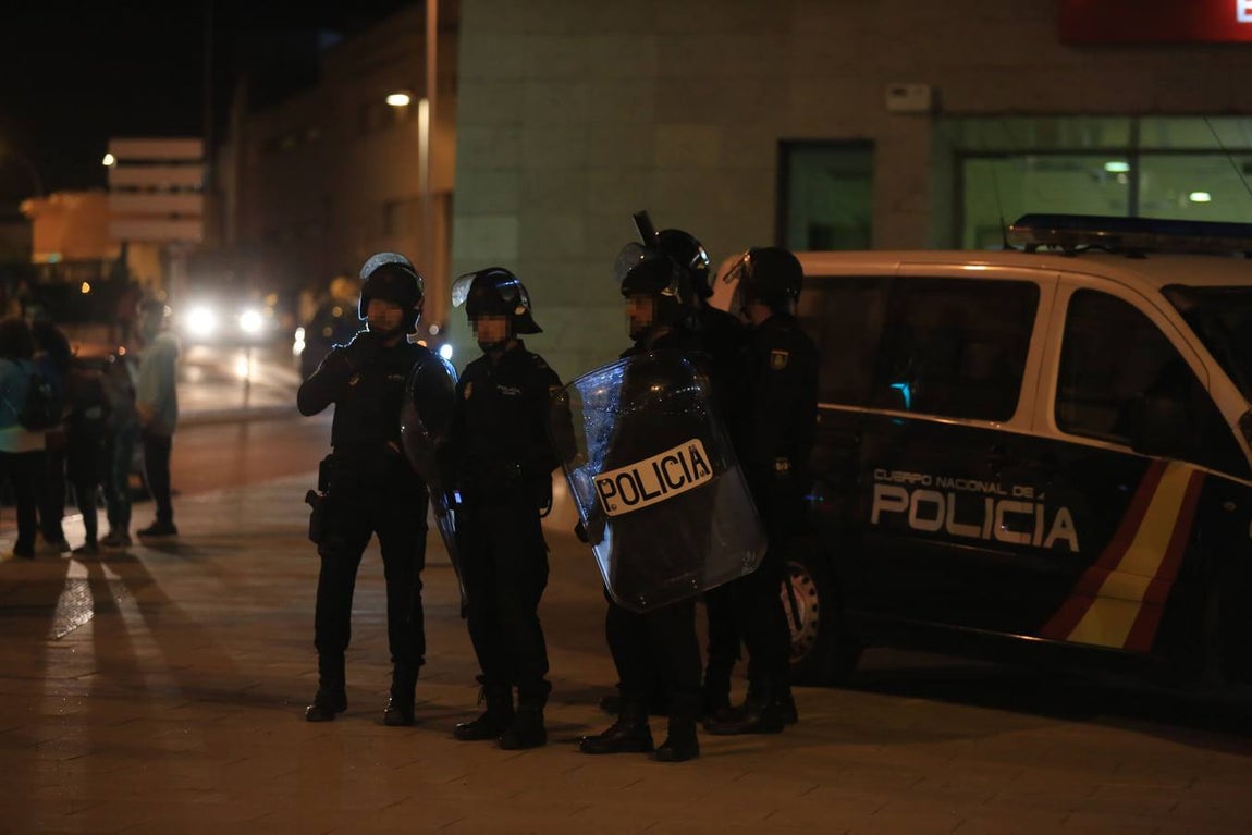 Dispositivo policial del Cádiz-Málaga. Partido de alto riesgo en Carranza
