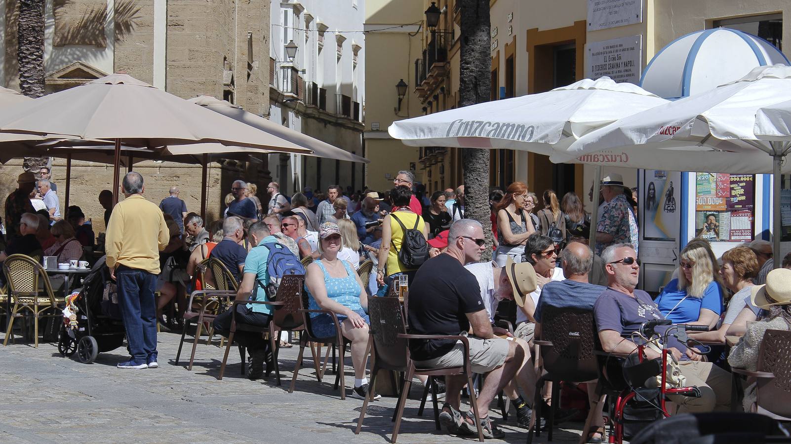 FOTOS: Miles de cruceristas llegan el puerto de Cádiz