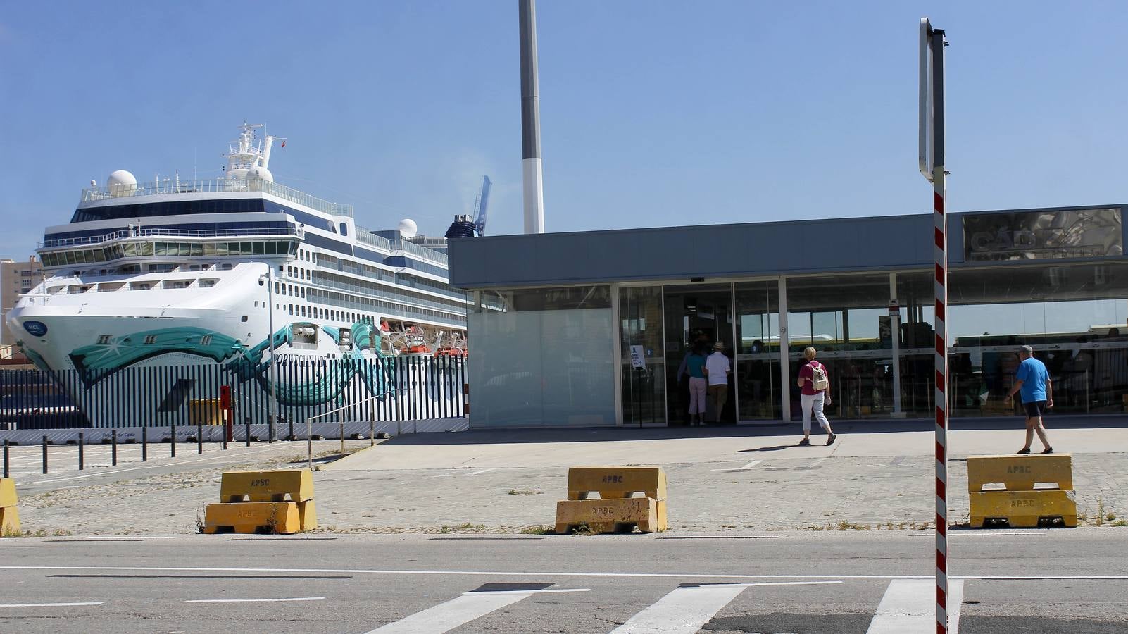 FOTOS: Miles de cruceristas llegan el puerto de Cádiz