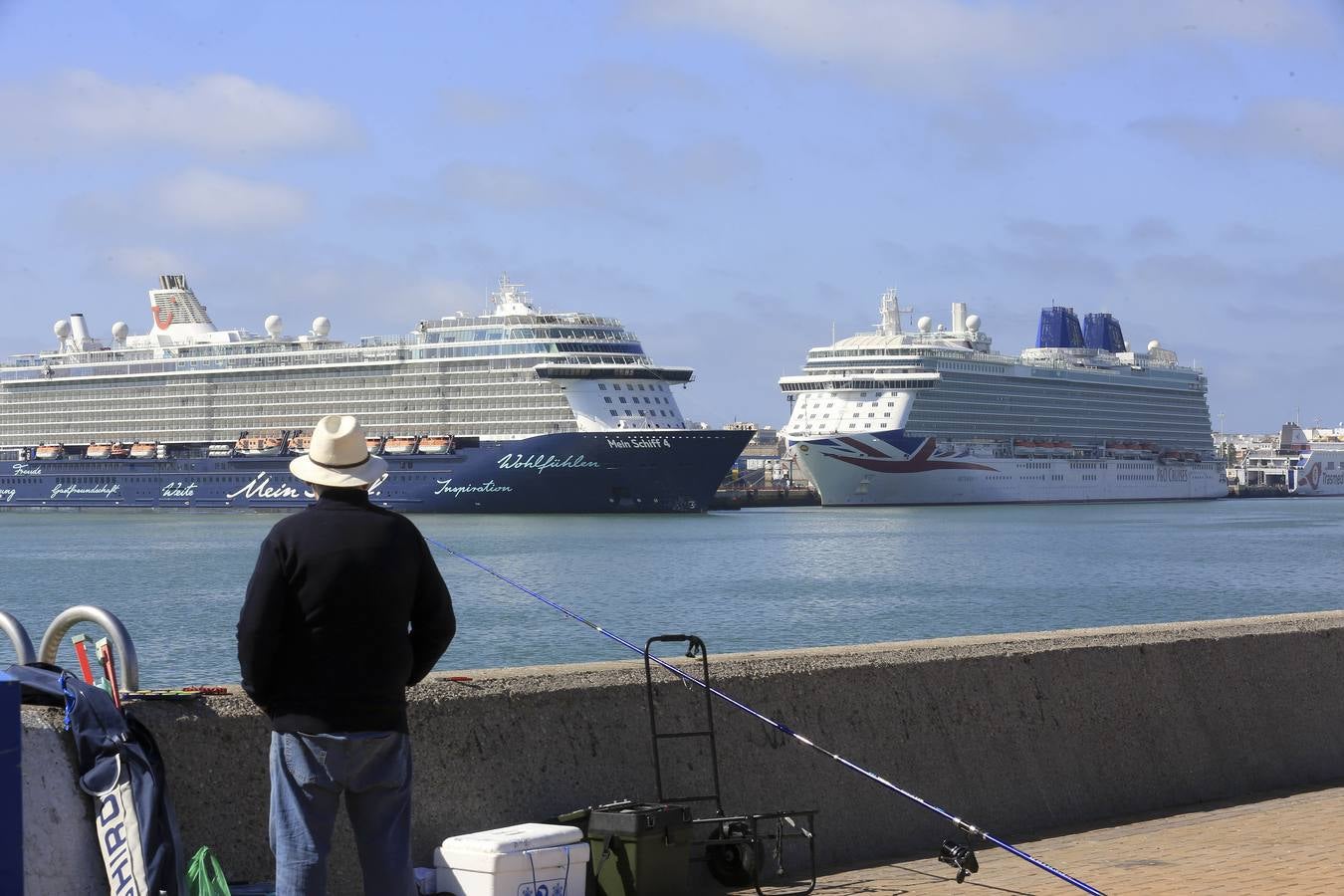 FOTOS: Miles de cruceristas llegan el puerto de Cádiz