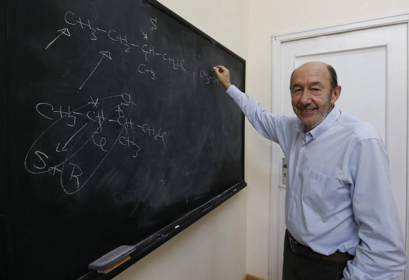 En septiembre de 2016, Pérez Rubalcaba se reincorporó a su puesto como profesor de la Universidad Complutense de Madrid. 