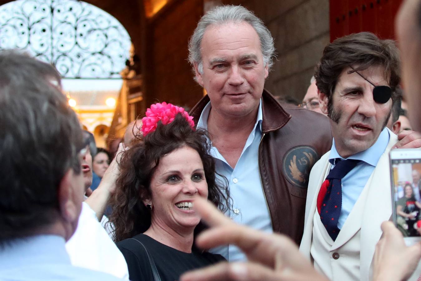 El presentador y cantante Bertin Osborne con el torero Juan José Padilla