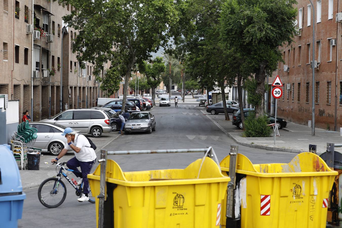 Un paseo por el barrio de las Palmeras de Córdoba, en imágenes