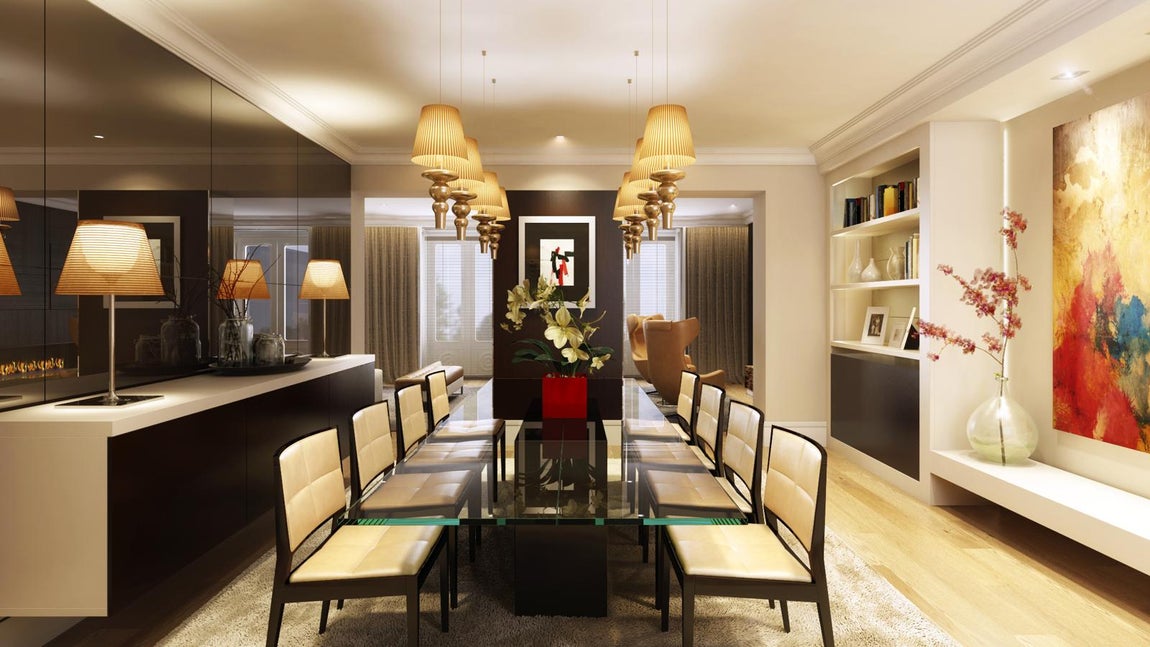 Fernándo VI: 2.615.000 €. La vivienda es una de las escasas fincas de obra nueva que puede disfrutarse en este distrito de la capital. Ocupa una superficie de 260 metros construidos divididos en dos plantas. En la planta superior hay una terraza de 63 m2 con excelentes vistas a la zona histórica de la capital