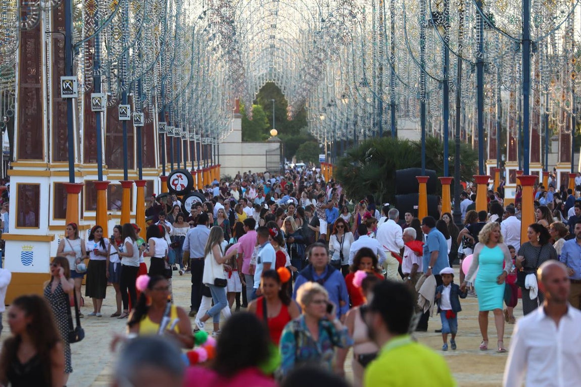 FOTOS: Alumbrado y primer día en la Feria de Jerez 2019
