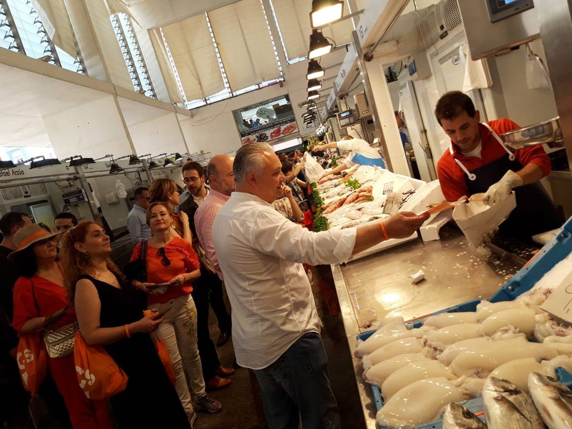FOTOS: Domingo Villero, recorre el Mercado Central de Cádiz