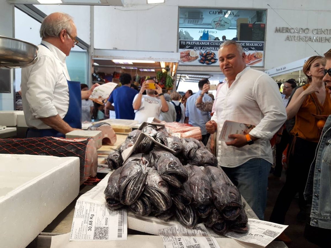 FOTOS: Domingo Villero, recorre el Mercado Central de Cádiz