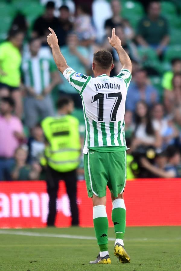 En imágenes, la victoria (2-1) del Betis ante el Huesca