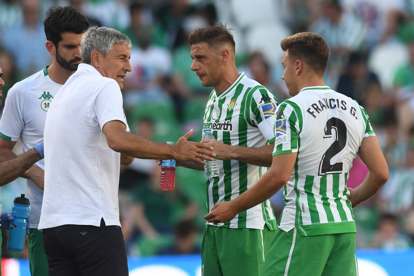 En imágenes, la victoria (2-1) del Betis ante el Huesca