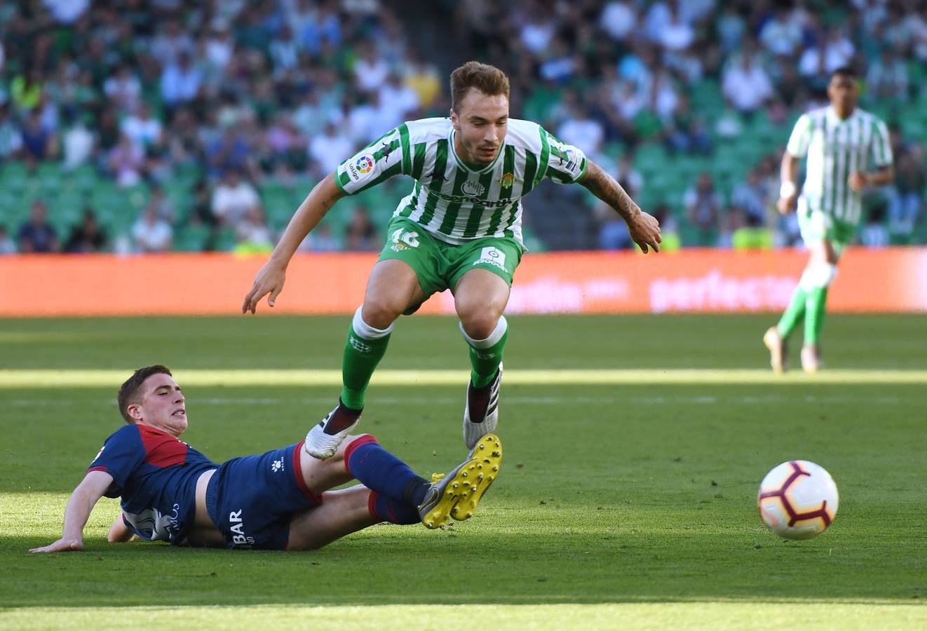 En imágenes, la victoria (2-1) del Betis ante el Huesca