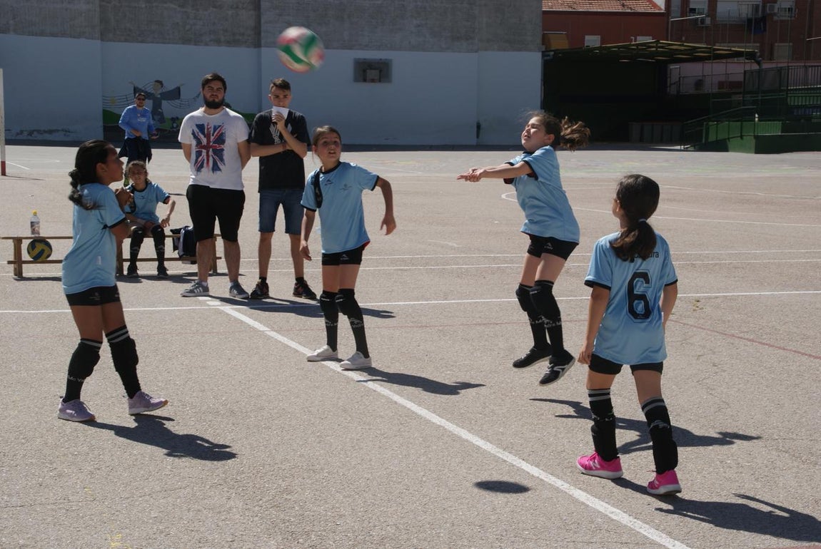 Las mejores imágenes del encuentro de voley entre Raimundo Lulio y Obispo Perelló A