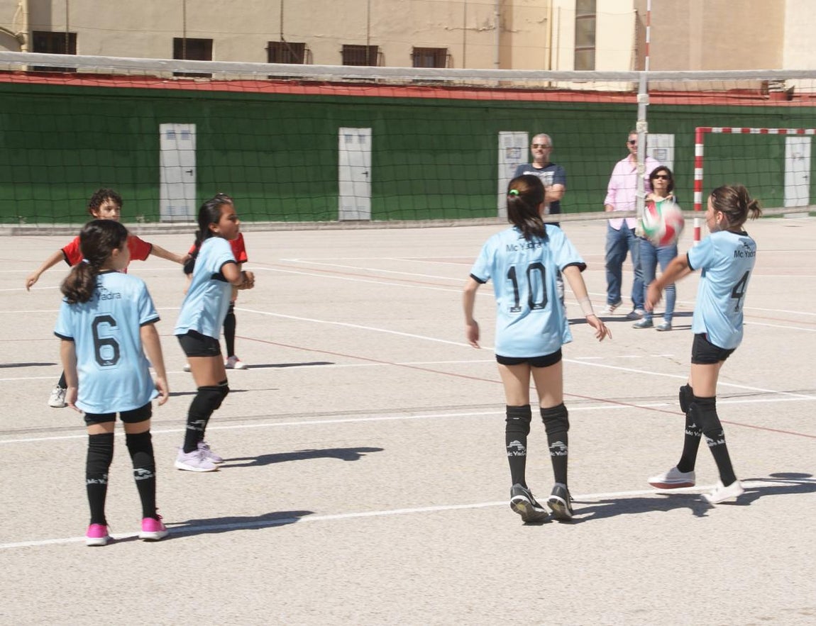 Las mejores imágenes del encuentro de voley entre Raimundo Lulio y Obispo Perelló A