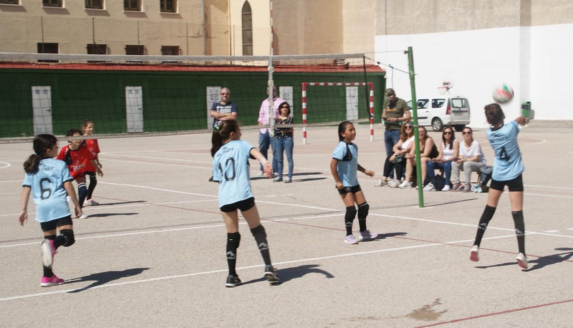 Las mejores imágenes del encuentro de voley entre Raimundo Lulio y Obispo Perelló A
