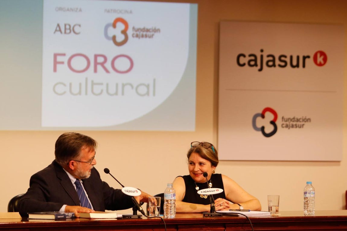 El Foro Cultural de ABC Córdoba con Elvira Roca, en imágenes