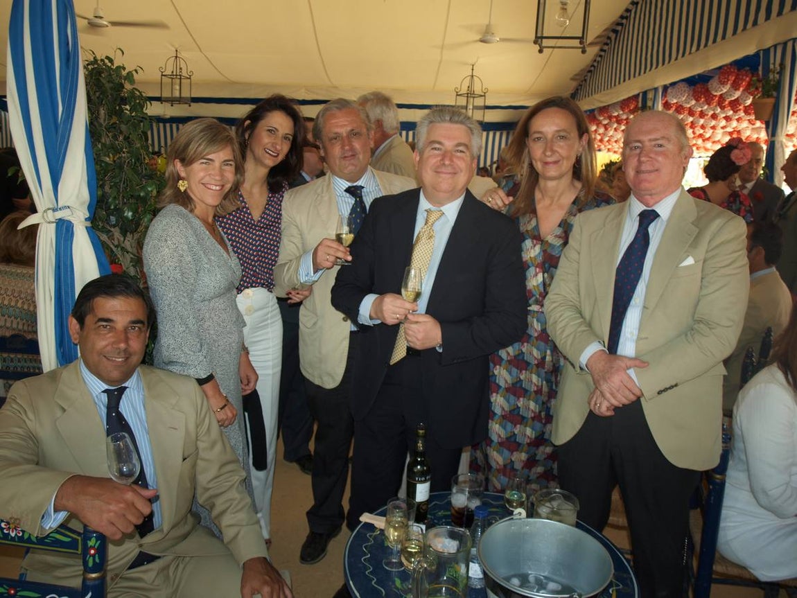 Un animado grupo de jerezanos en la Caseta Casino Nacional